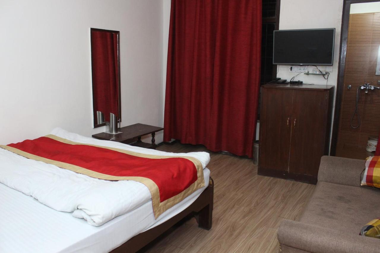 Hotel Dolls Inn Nainital Eksteriør billede